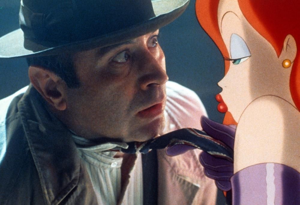 Jessica Rabbit è troppo sexy: deve indossare l’impermeabile