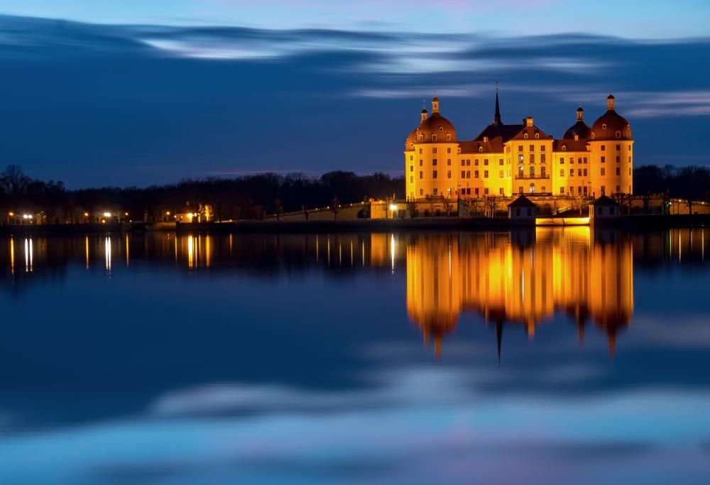 E’ il mese ideale per ammirare l’ora blu e tutta la sua magia