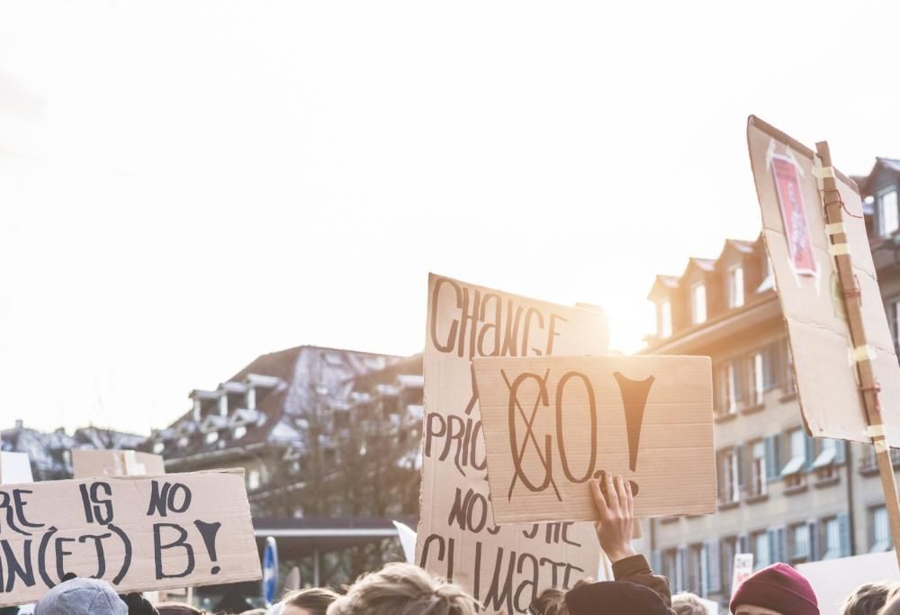 Multe pesanti per gli ambientalisti che deturpano i monumenti