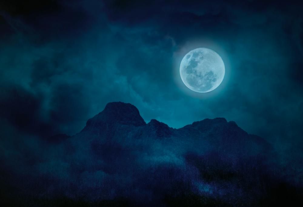 La Luna circondata dalla sua corona: la foto italiana che ha incantato anche la NASA