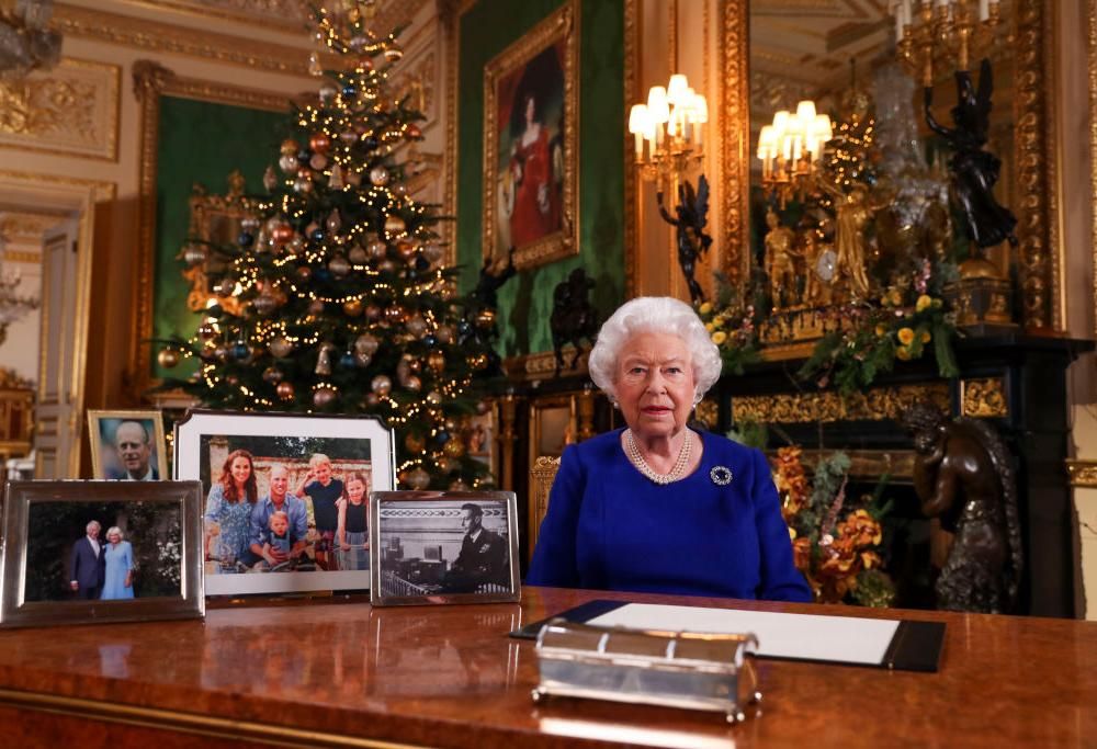 Il castello di Windsor risplende per le decorazioni  di Natale