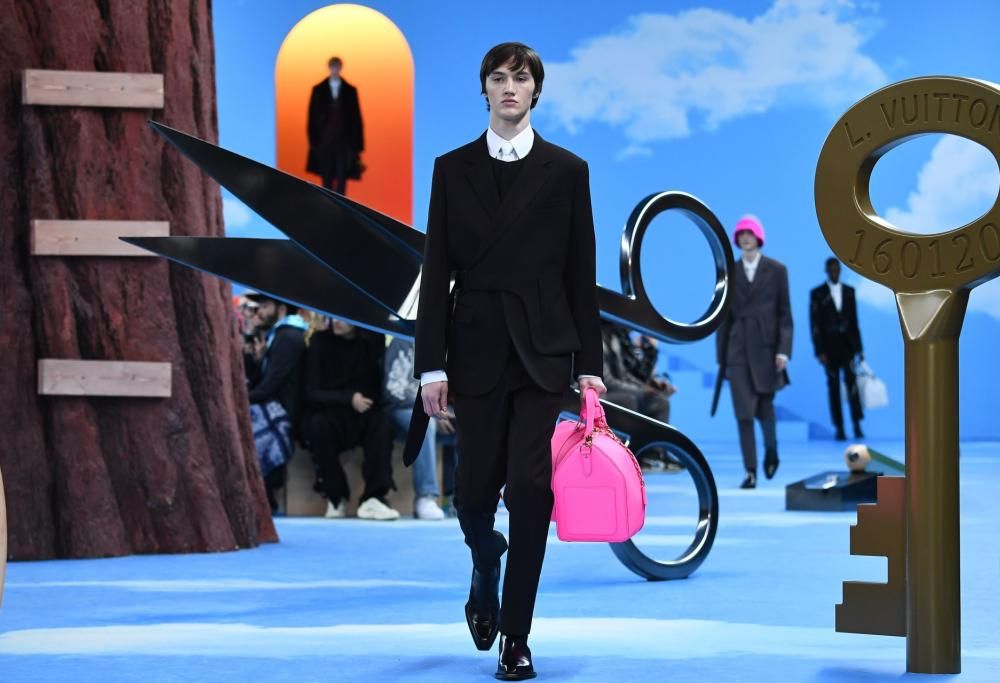 32.500 euro per una borsa: parte la polemica