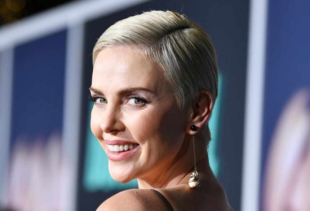 Charlize Theron così non l’avevamo mai vista!