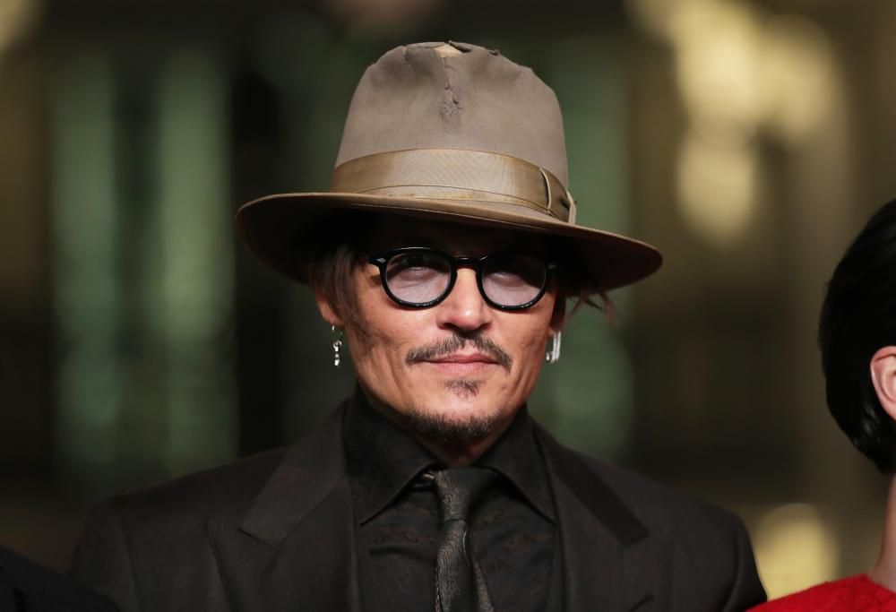 Johnny Depp in pigiama per Rihanna. E scoppia la polemica