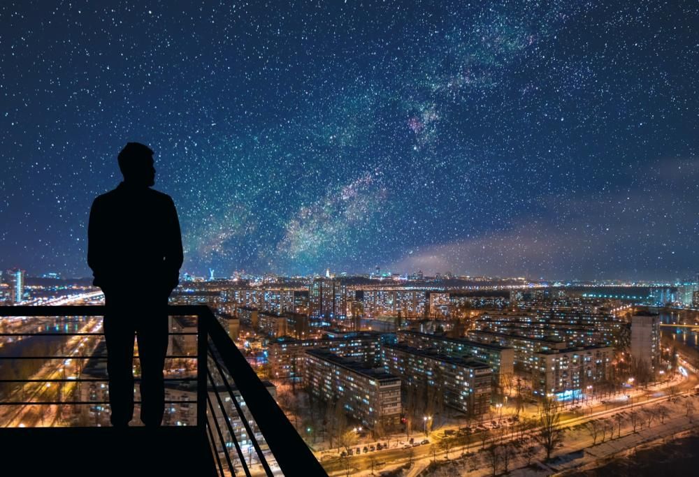 La città che spegne le luci per ammirare il firmamento
