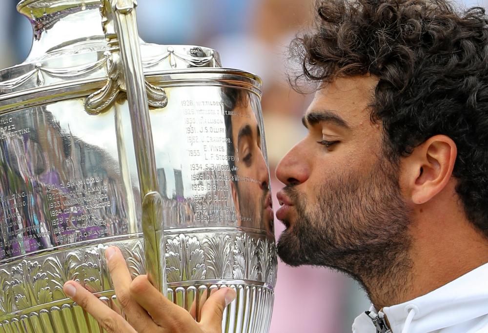 Matteo Berrettini trionfa al Queen’s