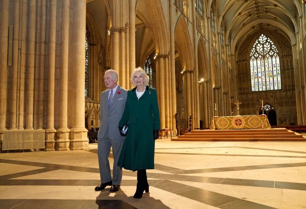 Re  Carlo prepara nuovi tagli al personale