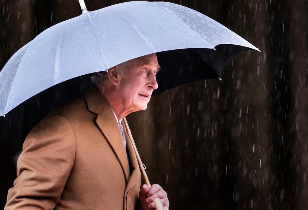 Re Carlo e Camilla accolti a uova in faccia: tutte le foto