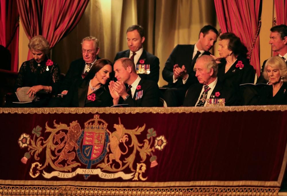 Bocelli e figli si esibiscono di fronte  a Re Carlo: il video