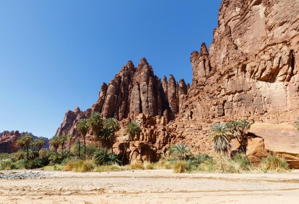 In Arabia Saudita arriva il resort di lusso scavato nella roccia