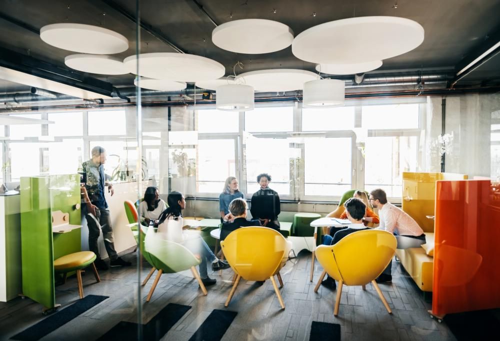 Lavorare 4 giorni a settimana: Londra dà il via alla sperimentazione