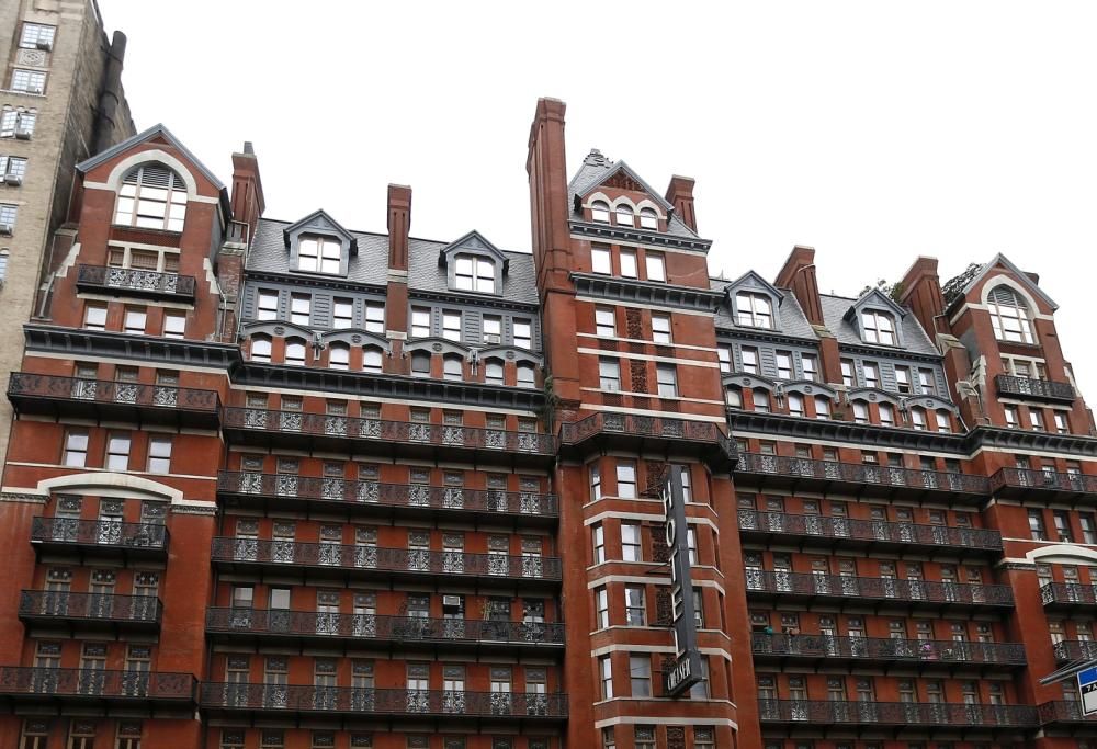 Addio Chelsea Hotel: il leggendario albergo newyorkese caro agli artisti diventa un anonimo de luxe