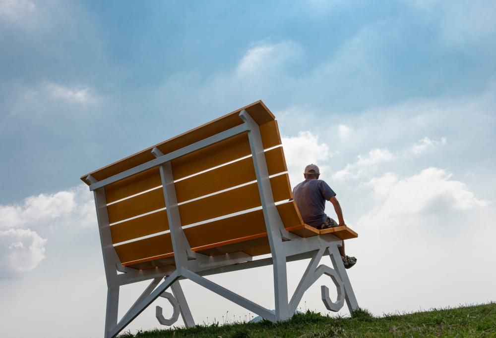 Le “Panchine giganti”, la nuova moda del turismo: dove trovarle in Italia