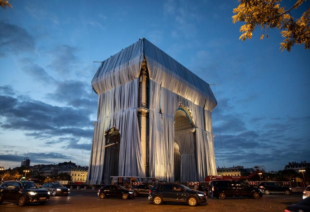 L’Arco di Trionfo impacchettato: omaggio a Christo