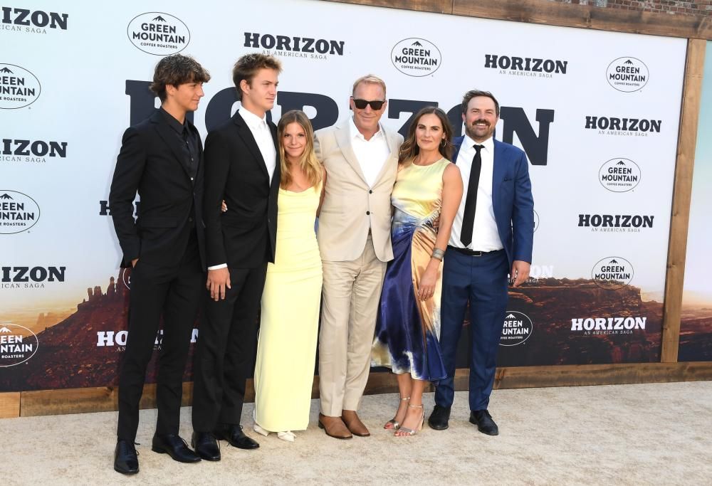 Kevin Costner: la bellissima foto con i figli