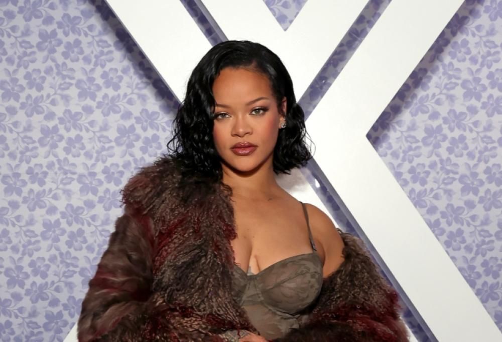 Rihanna si diverte tra il pubblico al concerto di Mariah Carey
