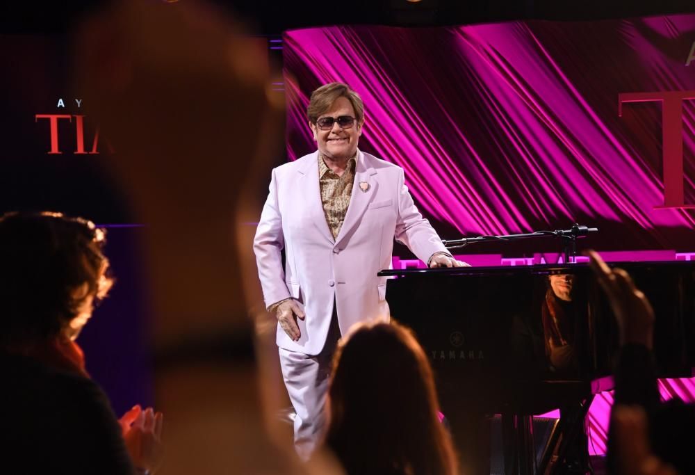 Elton John rassicura i fan: la mia salute non è mai stata migliore