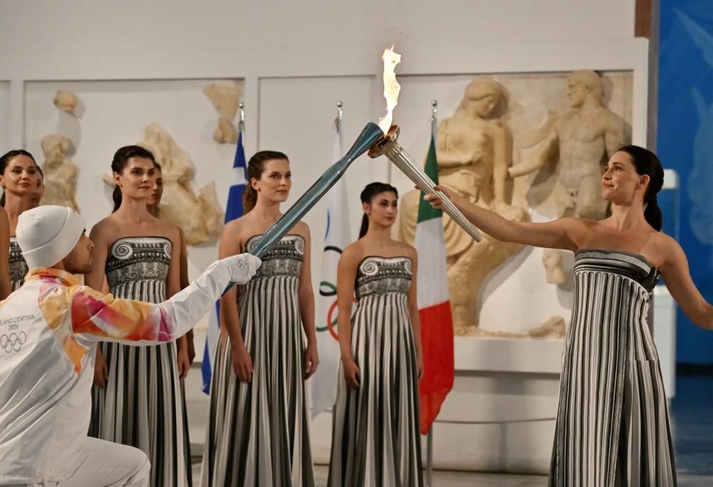 Milano Cortina 2026: si accende la fiamma olimpica. L’emozionante video