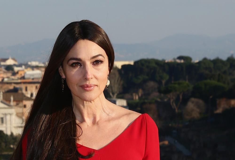 Monica Bellucci: le sue ultime foto sono un omaggio a Firenze e alla bellezza del made in Italy