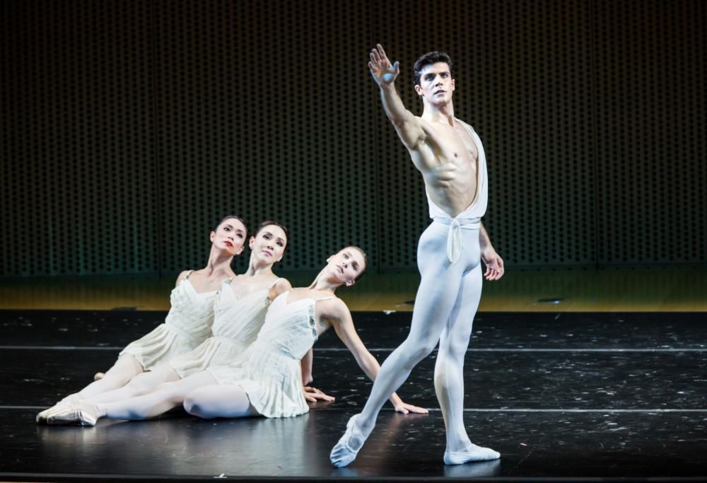 Roberto Bolle mentre danza a vent’anni: il bellissimo video