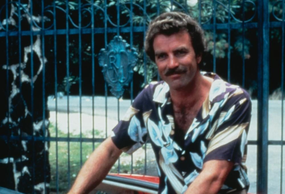 Tom Selleck festeggia il compleanno. Ma… che fine hanno fatto gli altri interpreti di Magnum, P.I.?