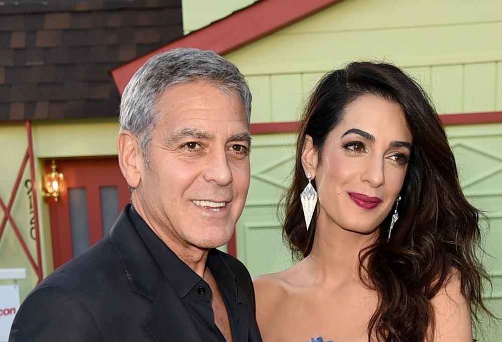 George Clooney: adesso a Laglio gli hanno dedicato anche una statua