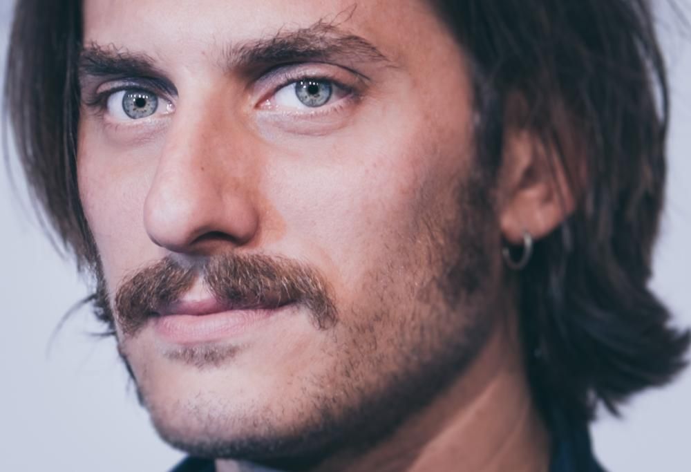 Luca Marinelli: chi è l’attore premiato alla Mostra del Cinema di Venezia