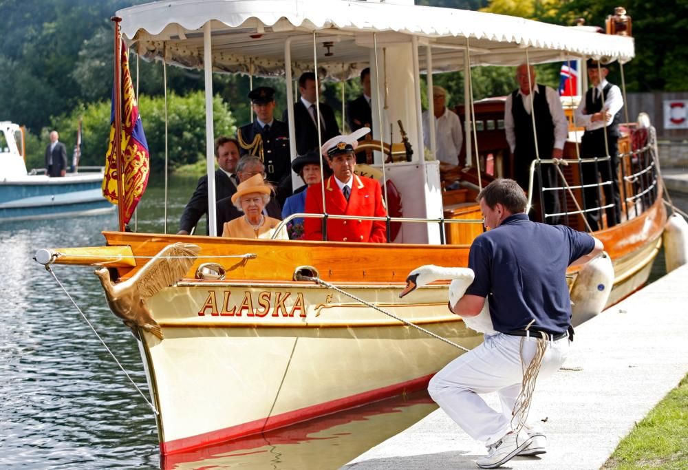 La Regina Elisabetta e le sue più incredibili collezioni