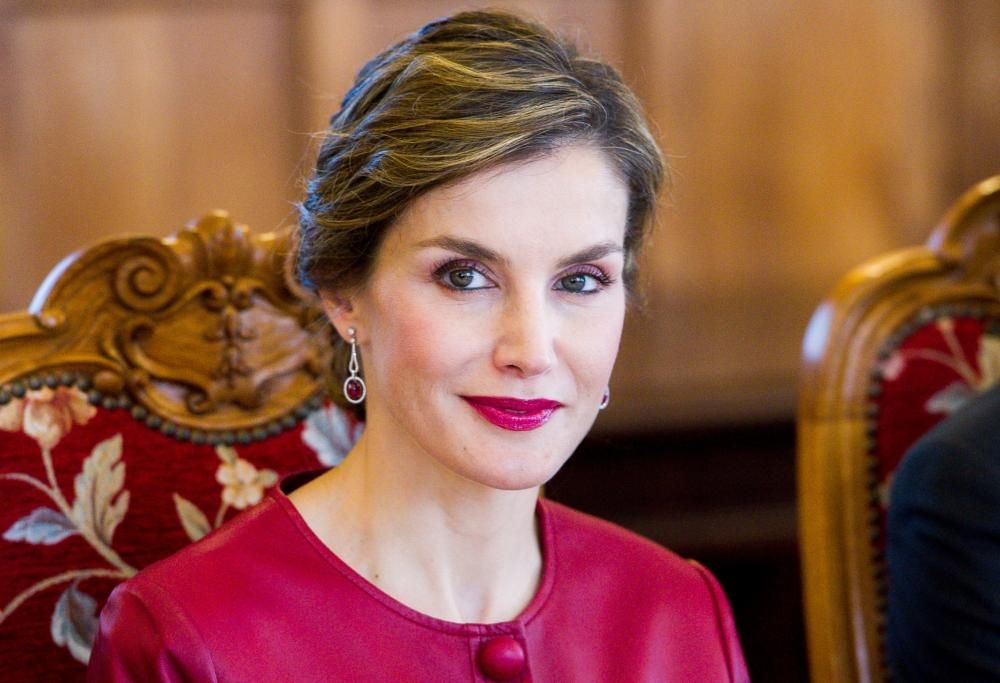 Letizia di Spagna festeggia il compleanno: 48 anni da donna tenace