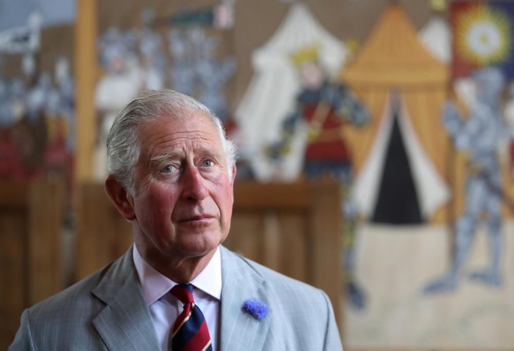 Per diventare Re, Carlo III dovrà mangiare una torta horror