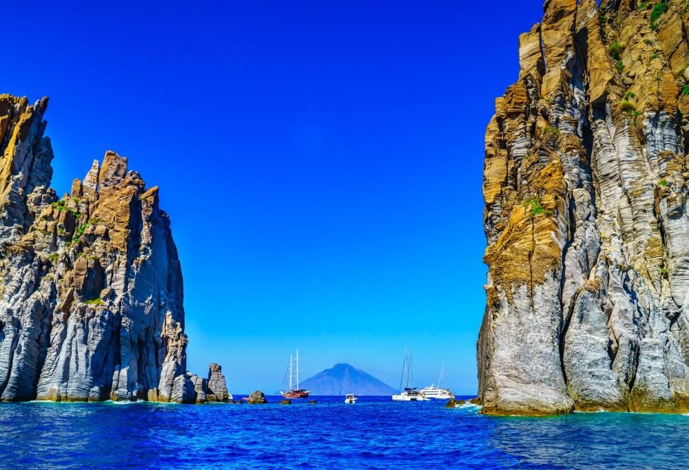 Lipari: le bellissime foto di Matt Damon e della troupe del film The Odyssey alle Isole Eolie