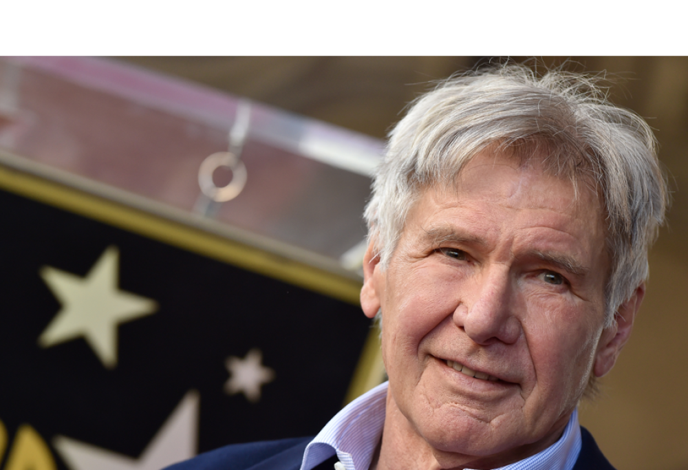 Harrison Ford sorprende i passeggeri della metro di New York. E bacia la moglie Calista. Il video