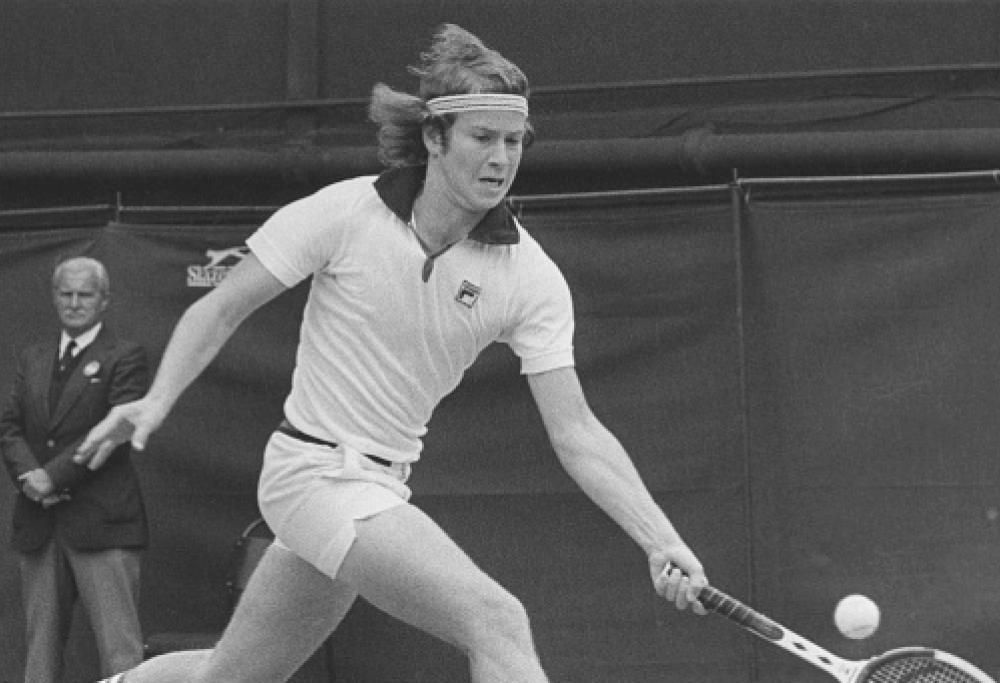 Il grande John McEnroe legge le regole del tennis per aiutare gli insonni ad addormentarsi