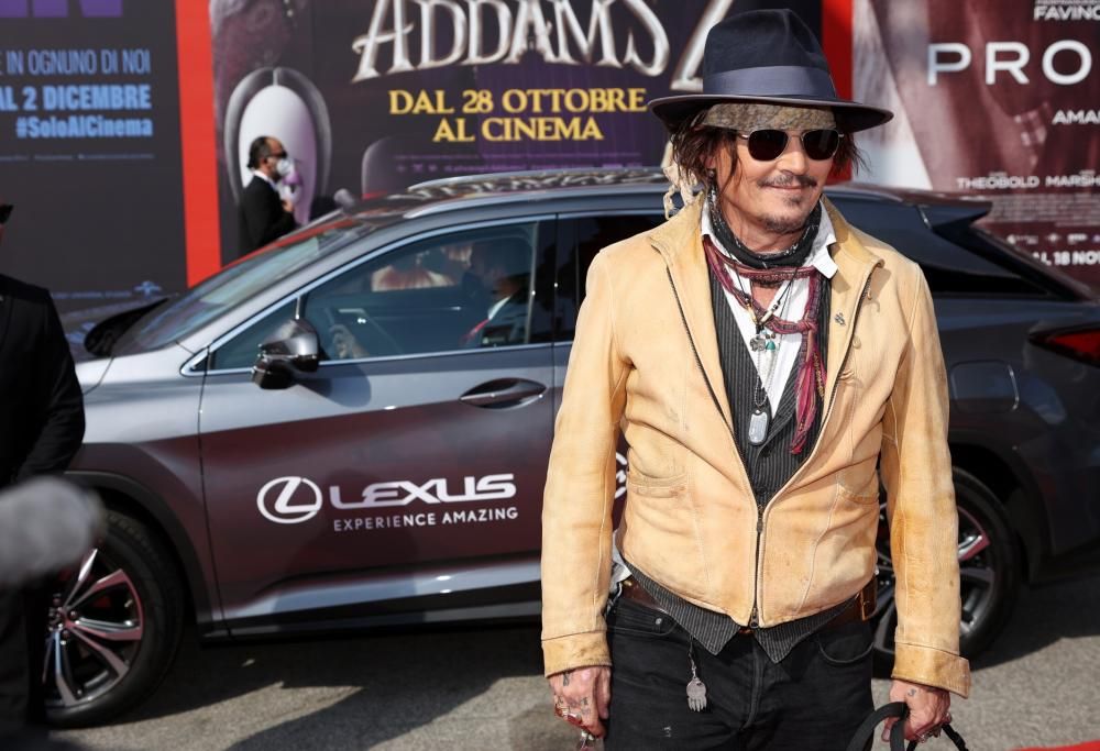 Johnny Depp, Pierfrancesco Favino, Josh O’Connor ed Eva Husson sul red carpet della Festa del Cinema di Roma