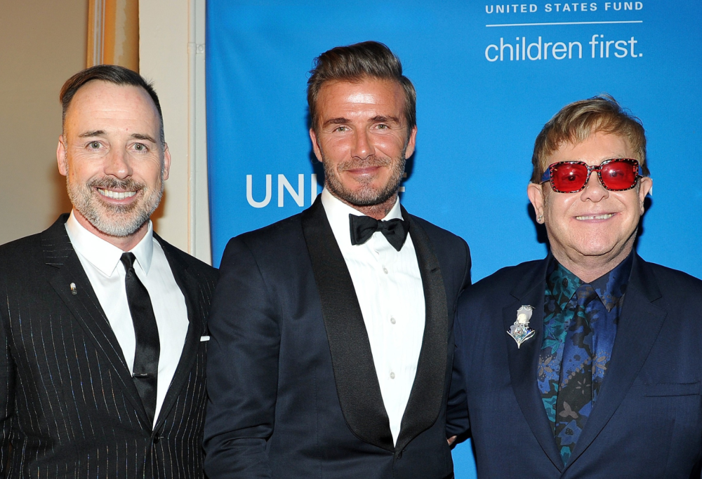 Elton John prova a fare pace in casa Beckham