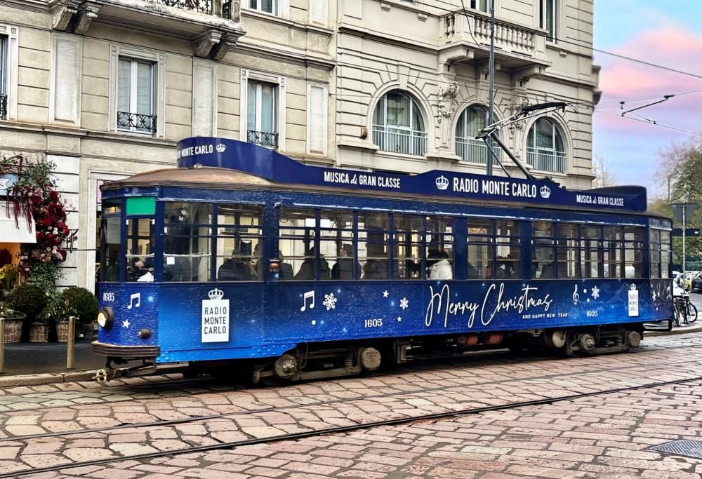 La magia delle feste con il tram di Radio Monte Carlo