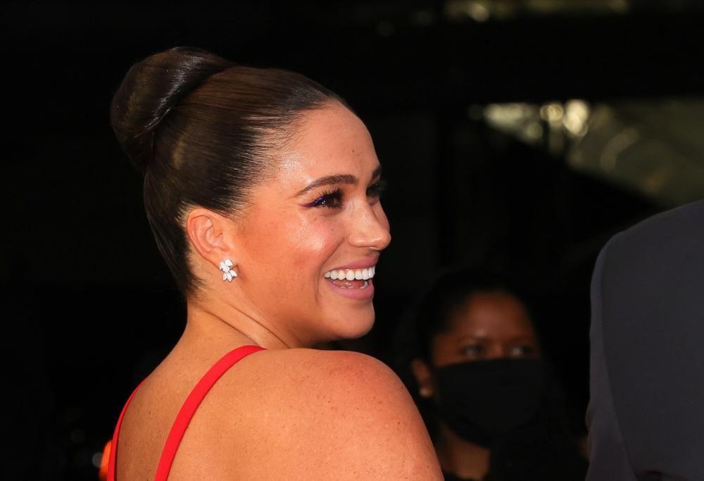 Meghan mostra una nuova foto di Archie: nel pollaio