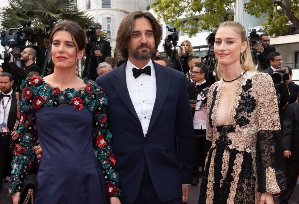 Johnny Depp conquista Cannes. E sul red carpet brillano Charlotte Casiraghi e Beatrice Borromeo
