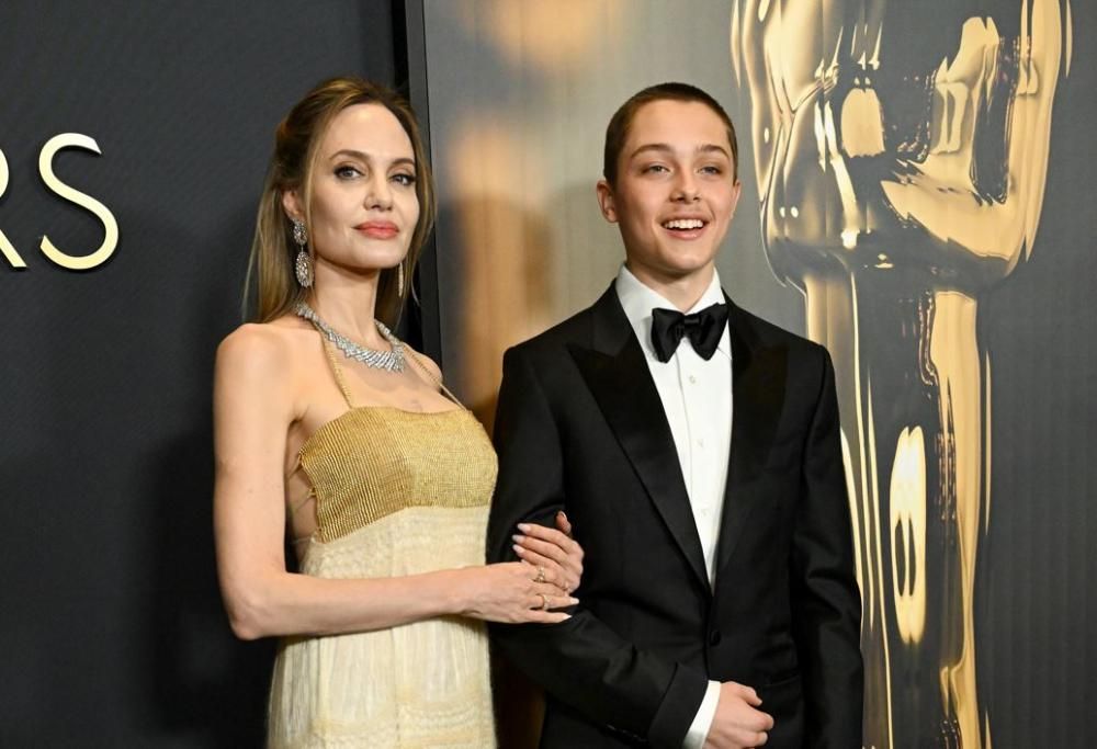 Angelina Jolie felice con il figlio Knox