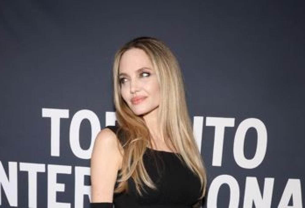 Angelina Jolie bellissima nel film su Maria Callas: la foto