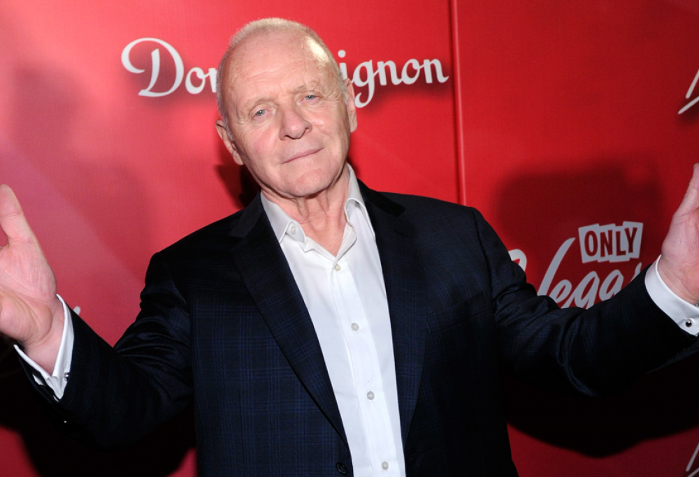 Anthony Hopkins saluta l’estate con un ballo irresistibile