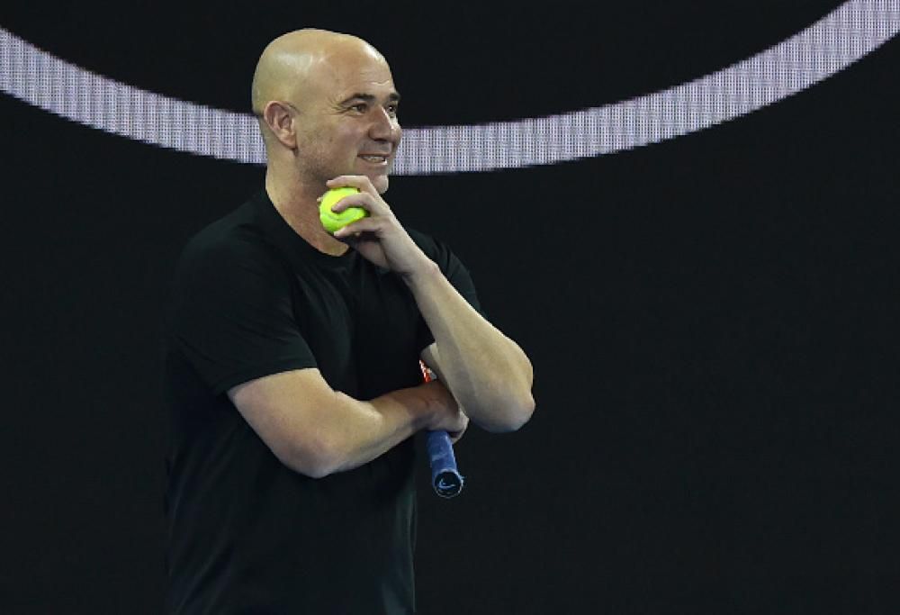 Andre Agassi compie 50 anni: auguri a un’icona del tennis, anticonformista e ribelle