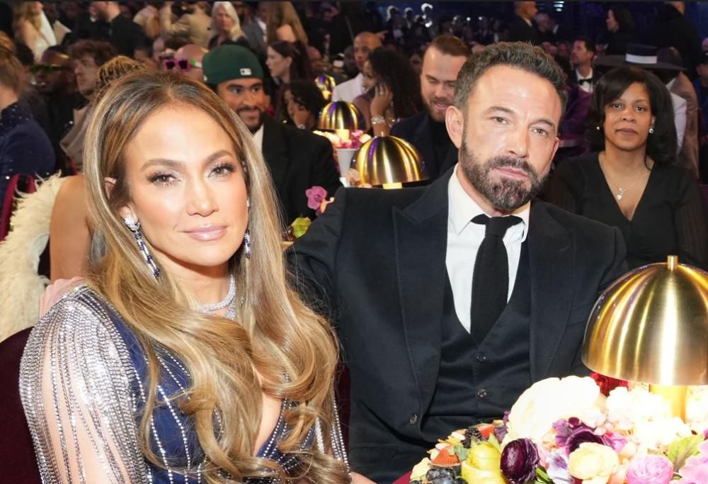 Ben Affleck ai Grammy è più triste che mai. E si scatenano le battute in rete
