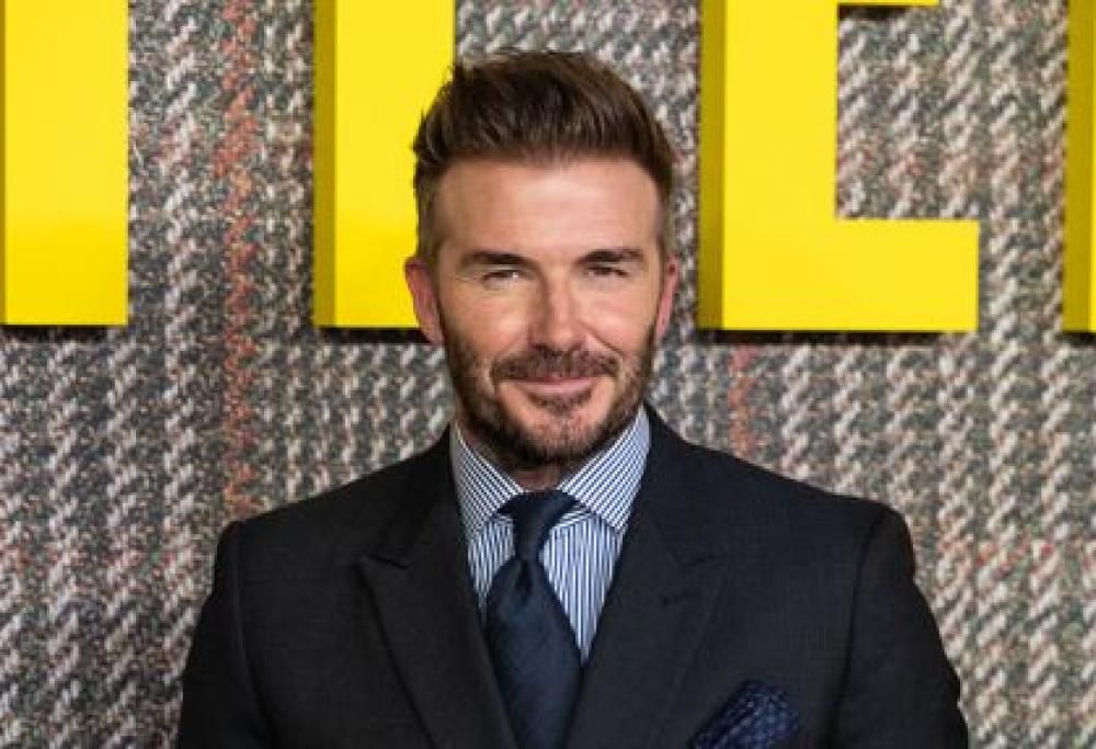 David Beckham nei panni di elettricista entusiasma le fan: il video