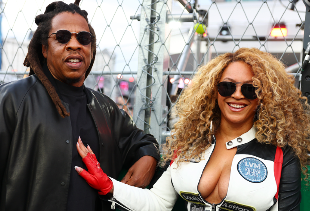 Beyoncé : il giro sulla Ferrari di Lewis Hamilton. Il video