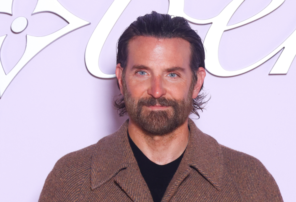 Bradley Cooper: il bacio con Gigi Hadid. La foto