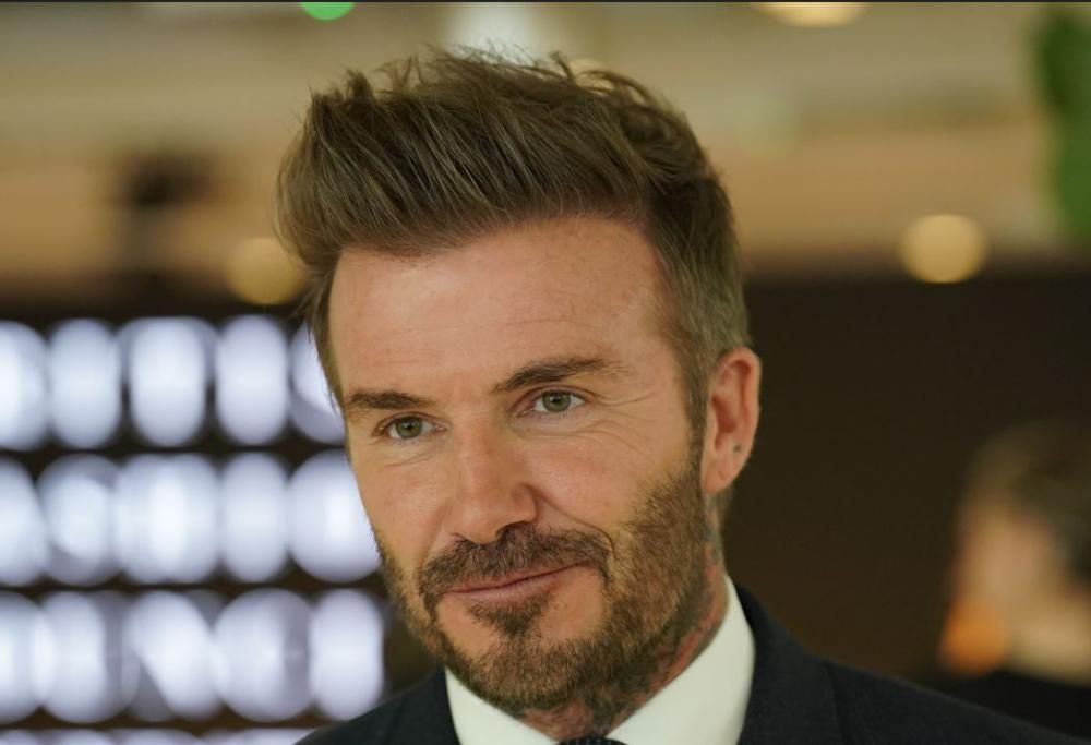 David Beckham si trucca con il make up della moglie: il divertentissimo video