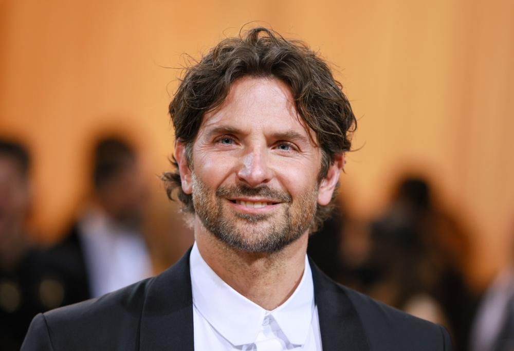 Bradley Cooper ride beato e Irina Shayk è tutta triste. Ma perché?