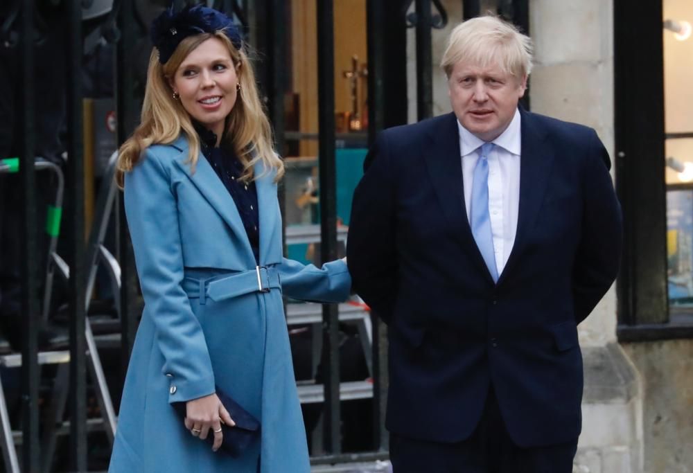 La Regina Elisabetta consola la fidanzata in lacrime di Boris Johnson