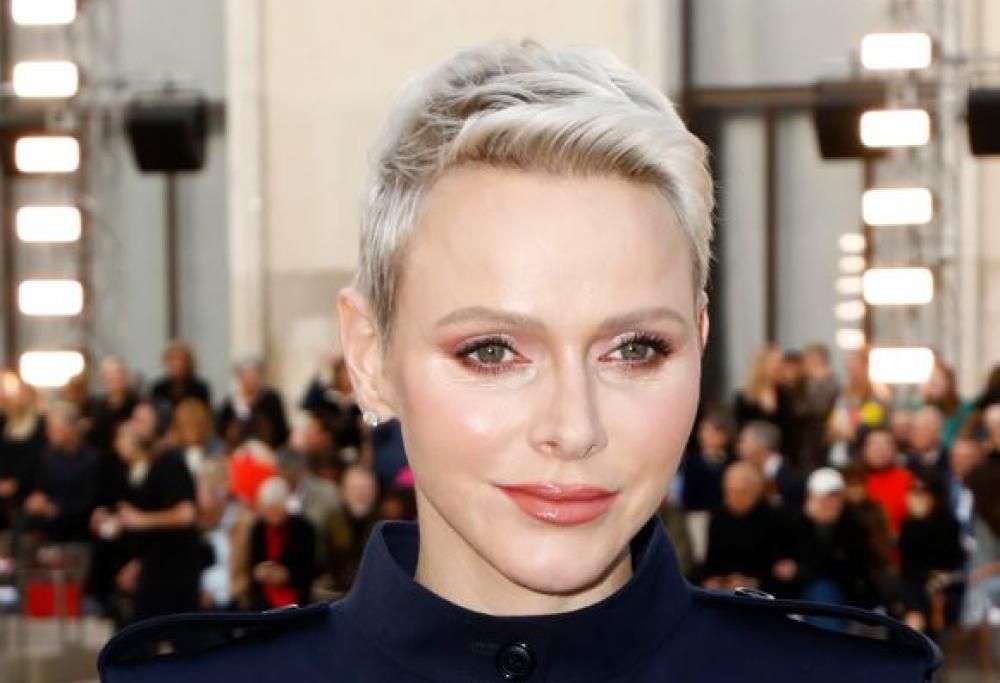 Per la Principessa Charlene un nuovo impegno. E un nuovo look